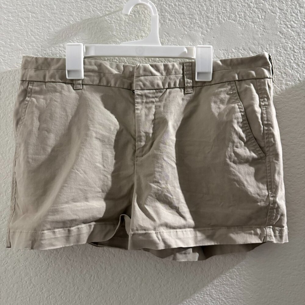 GAP Women city short 3 inch beige / tan size 10